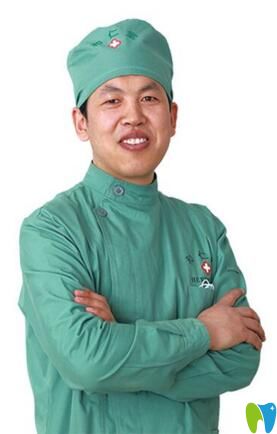 李勝剛 銀川仁堂口腔口腔主任 李勝剛 銀川仁堂口腔口腔主任