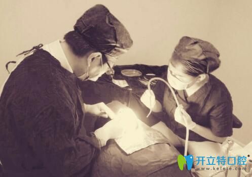 天津君誠(chéng)口腔工作中的<!--<i data=20240703-sp></i>-->醫(yī)生 天津君誠(chéng)口腔工作中的<!--<i data=20240703-sp></i>-->醫(yī)生