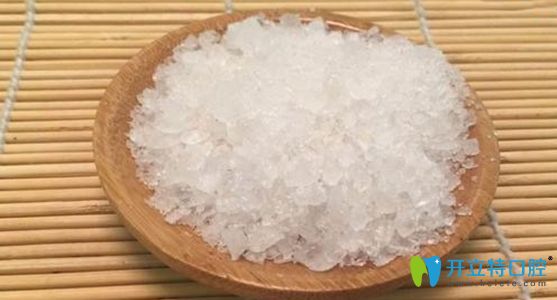 白礬的作用可以美白牙齒和消除牙結(jié)石