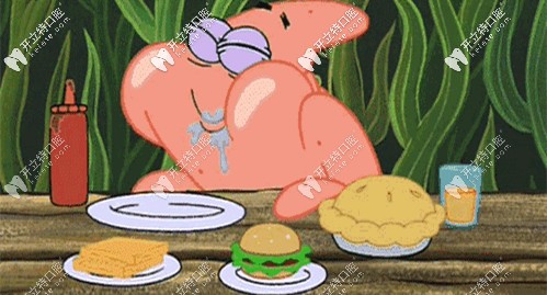 吃飯開小差會(huì)咬到腮幫子