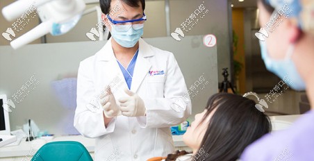 實(shí)行一對(duì)一的私人牙醫(yī)服務(wù)