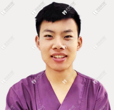 三亞微笑口腔修復(fù)科醫(yī)師<!--<i data=20240703-sp></i>-->斌