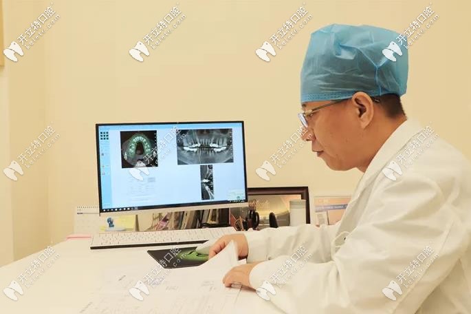 工作中的趙振宇院長