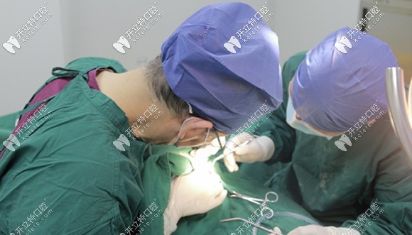 種植牙手術(shù)過程