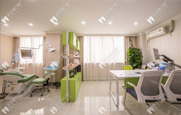 珠海九龍口腔建有標(biāo)準(zhǔn)的“層流手術(shù)室”