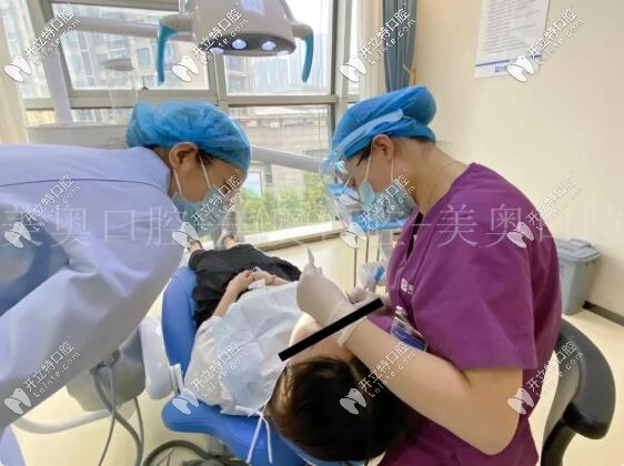 無錫美奧種植牙冠佩戴中 無錫美奧種植牙冠佩戴中