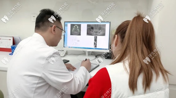 陳析華醫(yī)生為顧客設(shè)計矯正方案