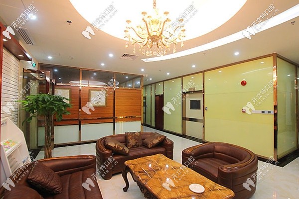 門診內的休息區(qū) 門診內的休息區(qū)