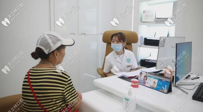 活動(dòng)假牙換種植牙現(xiàn)場(chǎng)