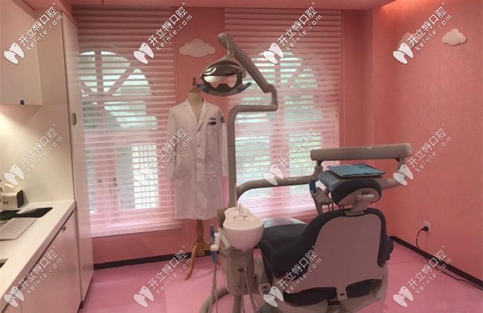 據(jù)說每一個美奧口腔都有一個全粉色的診療室，為了緩解顧客情緒