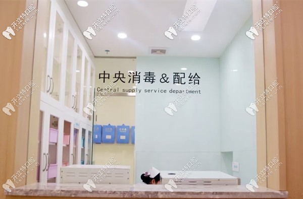 南充美昂口腔醫(yī)院手術(shù)室采用三進(jìn)三出和層流級消毒設(shè)置 南充美昂口腔醫(yī)院手術(shù)室采用三進(jìn)三出和層流級消毒設(shè)置