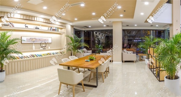 美昂口腔醫(yī)院大廳環(huán)境 美昂口腔醫(yī)院大廳環(huán)境