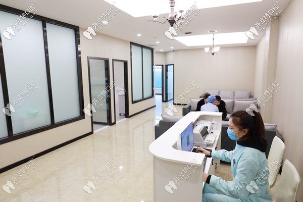 大連牙元素口腔引導(dǎo)臺(tái)