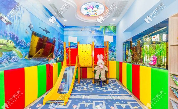 特有的大型兒童游樂(lè)設(shè)備