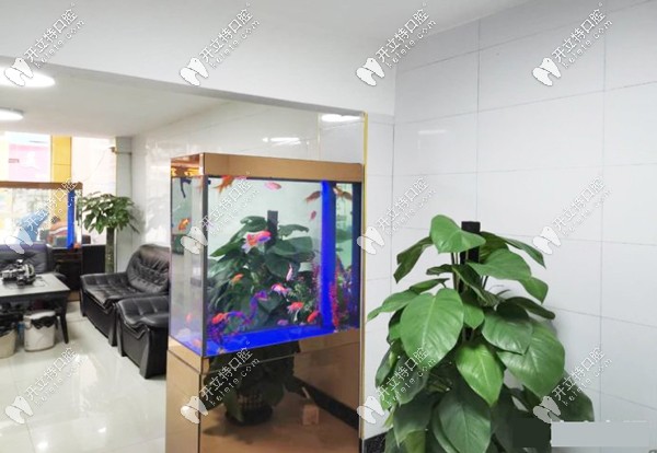 增城大拇指口腔簡(jiǎn)潔明亮的候診區(qū)
