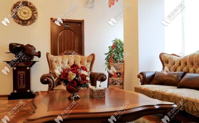 等候就診區(qū) 等候就診區(qū)