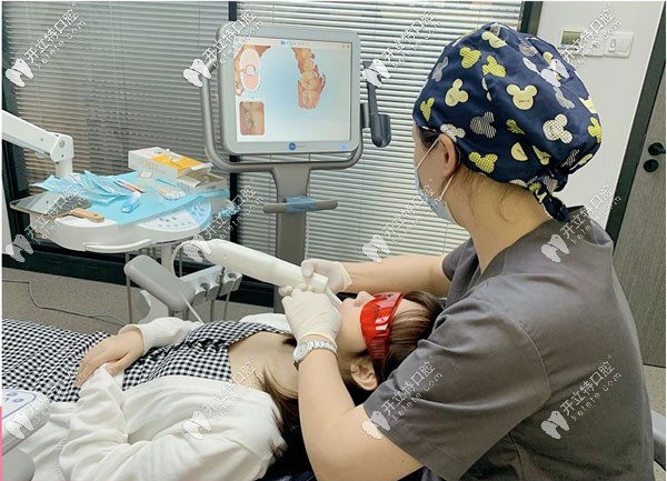 福斯曼有自己的正畸醫(yī)生 福斯曼有自己的正畸醫(yī)生