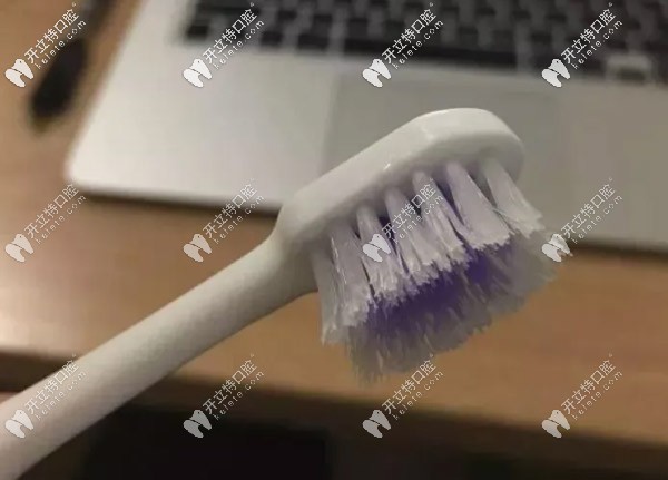 牙刷才用了5天，就起毛了……