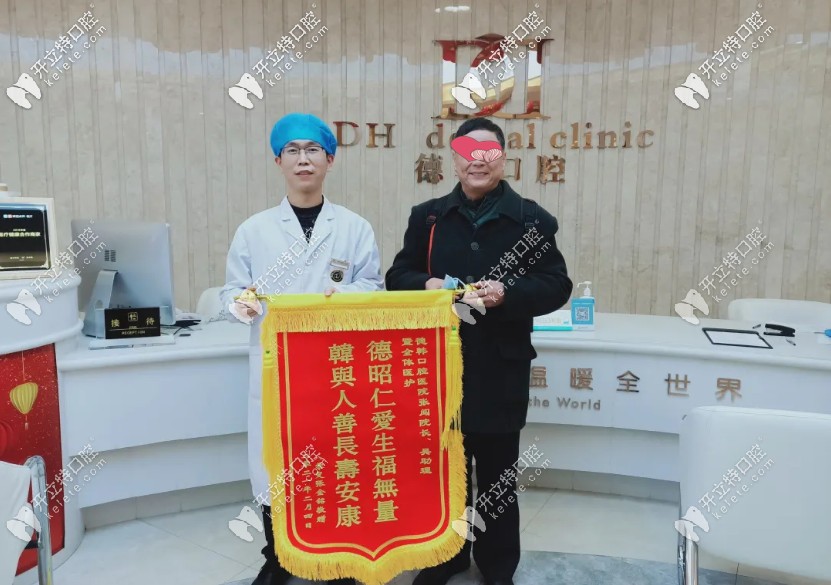 爺爺與張?jiān)洪L(zhǎng)的合影 爺爺與張?jiān)洪L(zhǎng)的合影