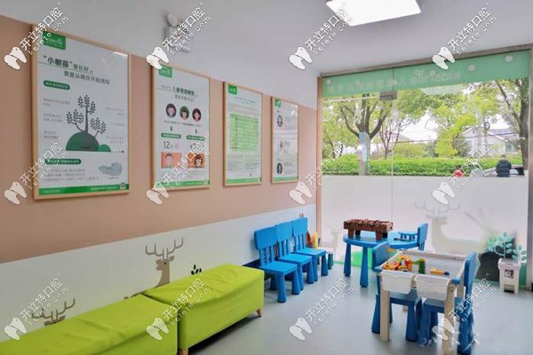 大廳的休閑娛樂(lè)區(qū) 大廳的休閑娛樂(lè)區(qū)