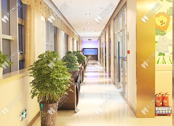 眾植齒科主要是以醫(yī)療為主，兼教學(xué)、科研、義齒加工