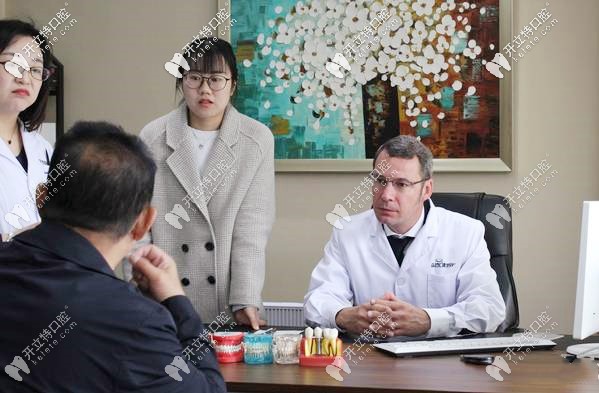 太原眾牙口腔聘有外籍醫(yī)生定期坐診