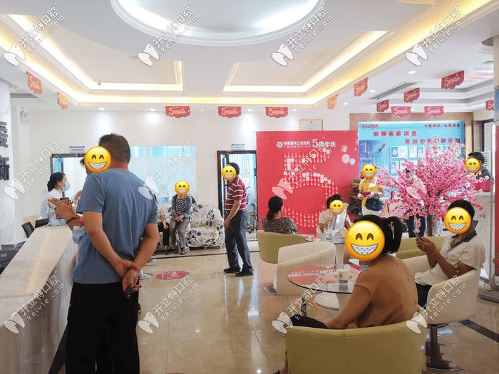 貴港藍(lán)天口腔是公辦醫(yī)院嗎?不知道哪個(gè)醫(yī)生做種植牙好