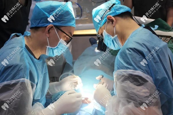 李慧口腔的種植牙手術(shù)過(guò)程圖