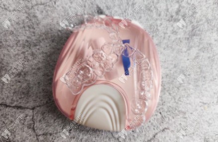 隱形牙套的外觀