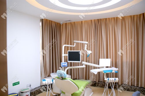 曙光金子超聲波洗牙就是在這個治療室