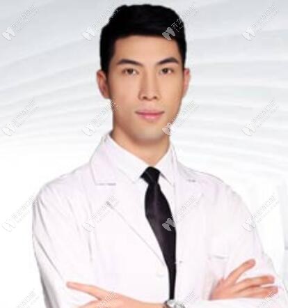 黔西金鉑士口腔胡誠醫(yī)生